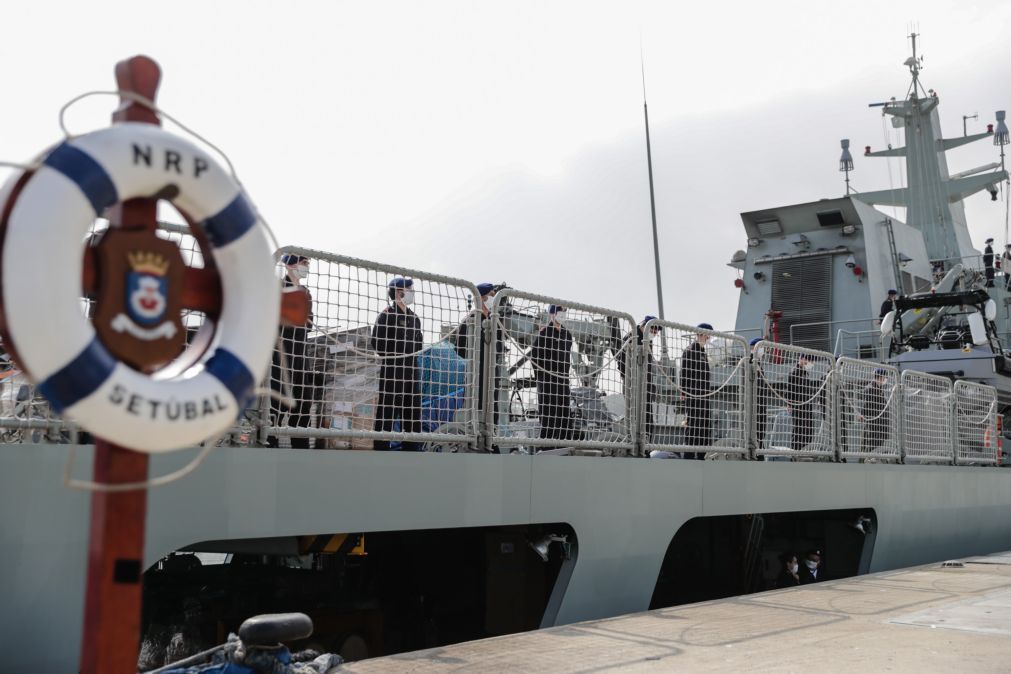 Navio português resgata pescadores à deriva na costa angolana Impala