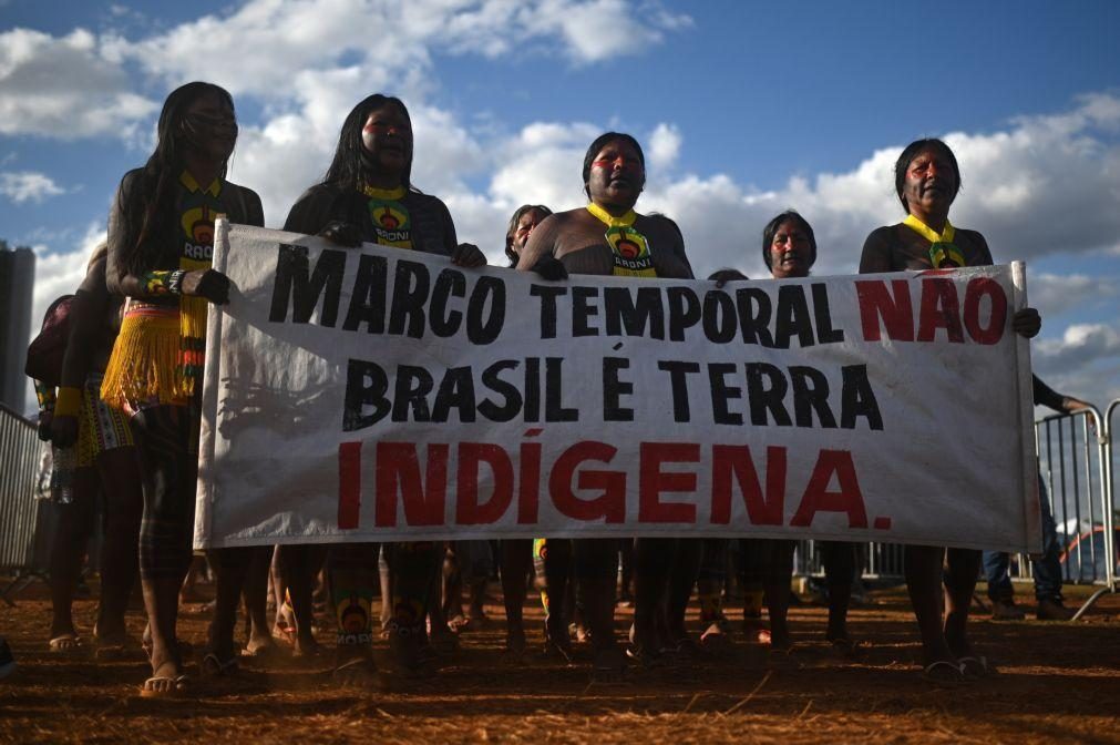 Indígenas brasileiros realizam protestos antes de julgamento sobre