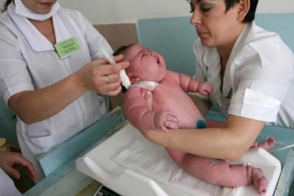 Bebe Nasce Com 18 Quilos E Bate Recorde Mundial Video