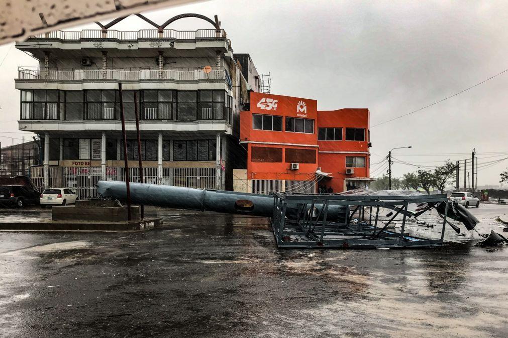 Beira acorda com inundações e destruição após ciclone ...