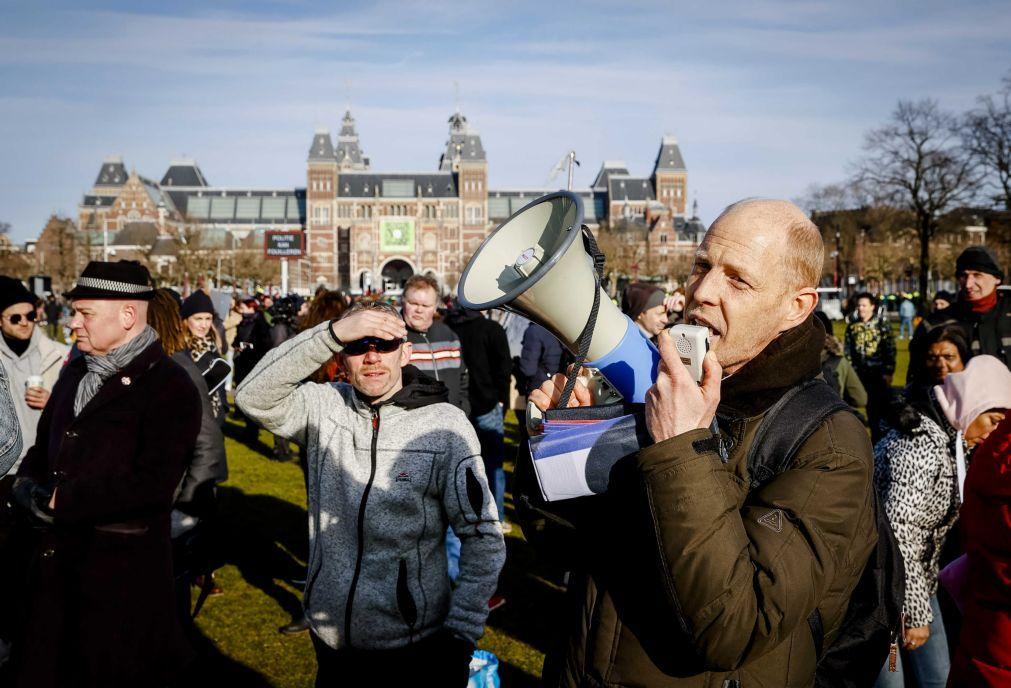 Covid-19: Protestos contra as restrições nos Países Baixos ...