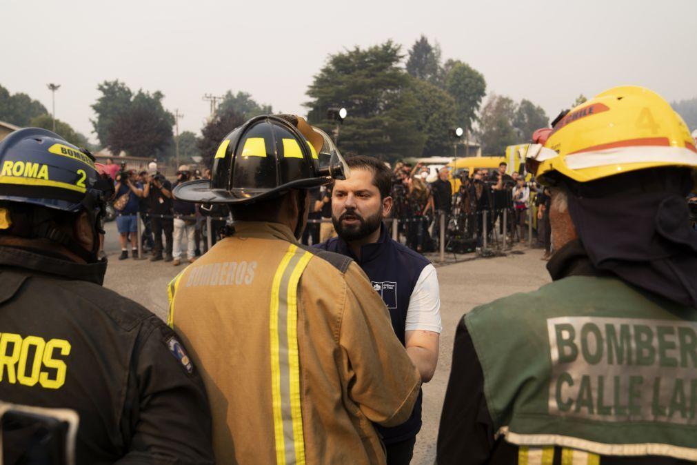 Chile impone toque de queda en el centro del país por incendios forestales