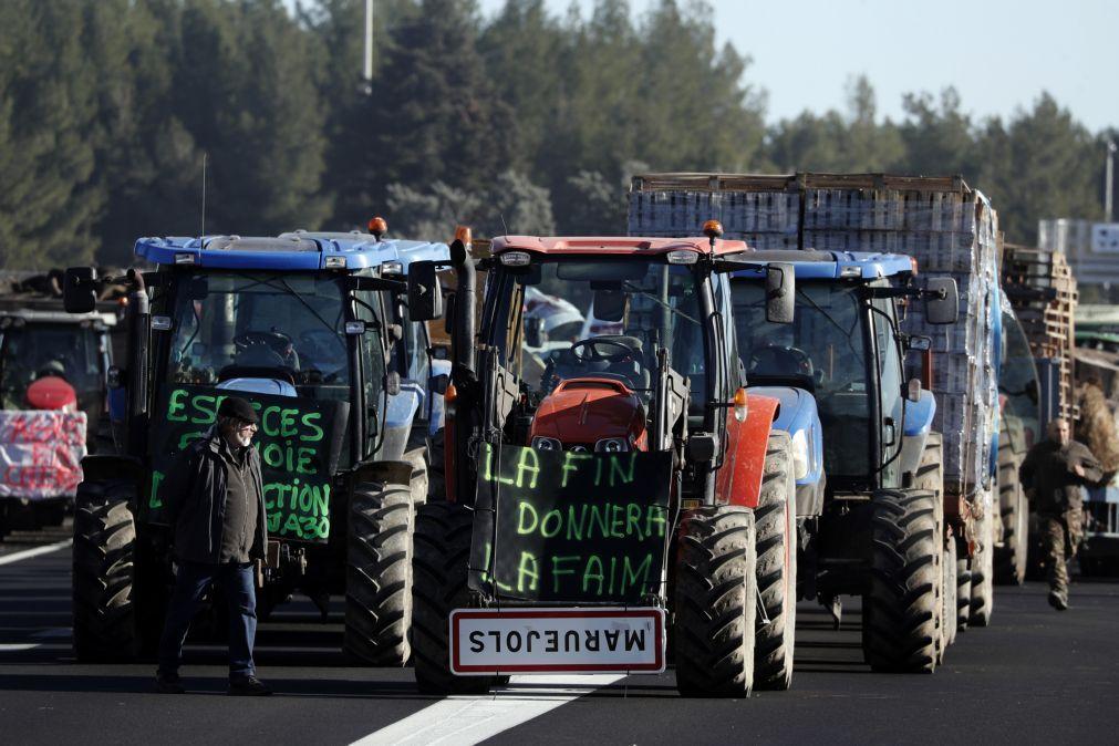 Protestos De Agricultores Em França Aproximam-se De Paris E Pressionam ...