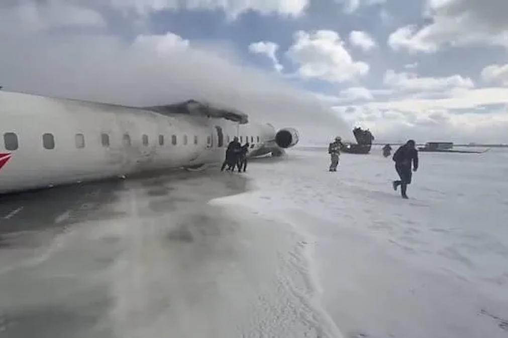 Passageiros escapam com vida a queda de avião da Delta Airlines em Toronto