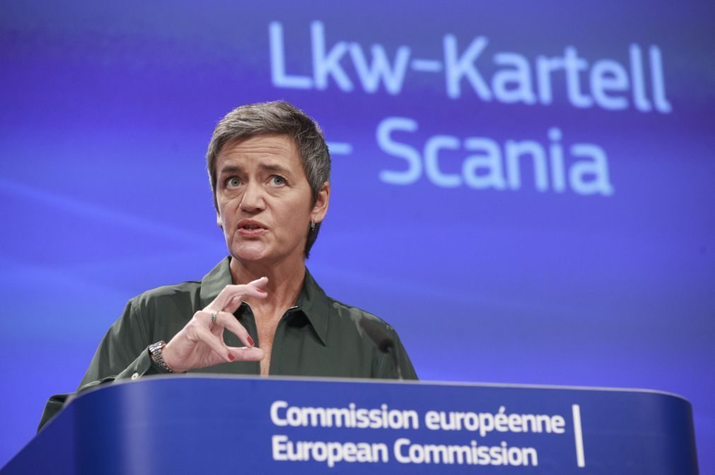 Bruxelas multa Scania em 880 milhões por cartelização de preços de camiões
