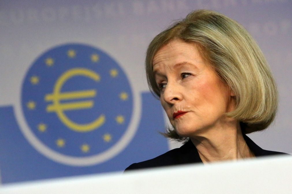 BCE defende fusões para reduzir número de bancos na Europa
