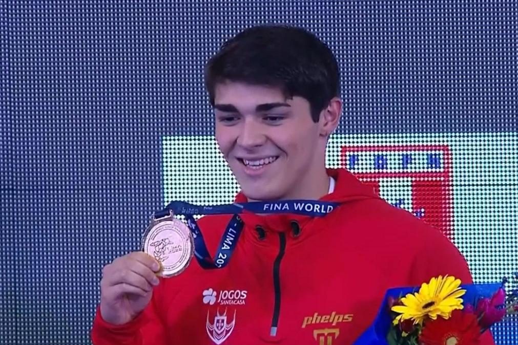 Diogo Ribeiro vence terceiro título mundial júnior nos 50 mariposa