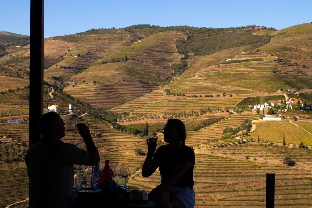 Turismo com novos máximos em hóspedes, dormidas e rendimento médio por quarto em agosto