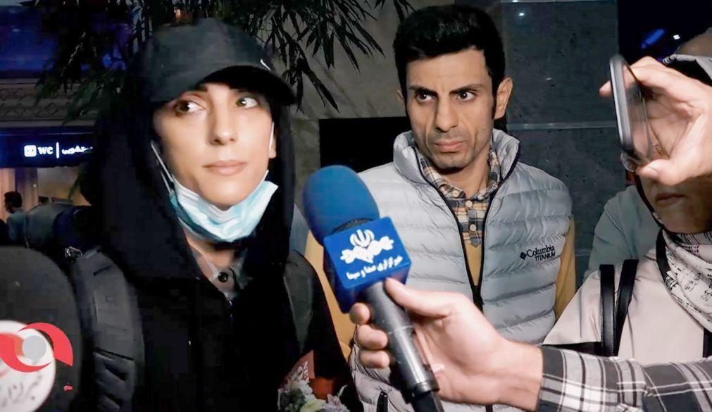 Atleta iraniana Elnaz Rekabi recebida em Teerão como heroína após competir sem véu