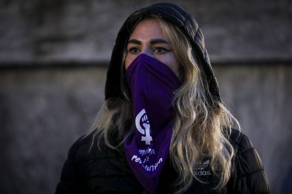 Organizações feministas em marcha por todo o país para denunciar violência contra as mulheres