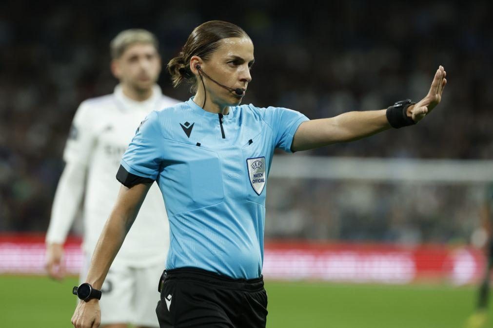 Stéphanie Frappart será a primeira mulher a arbitrar um jogo num Mundial