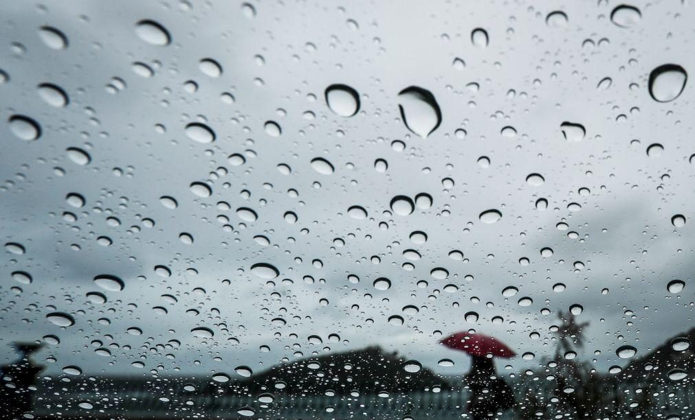 Nove distritos em aviso laranja devido à chuva na segunda-feira