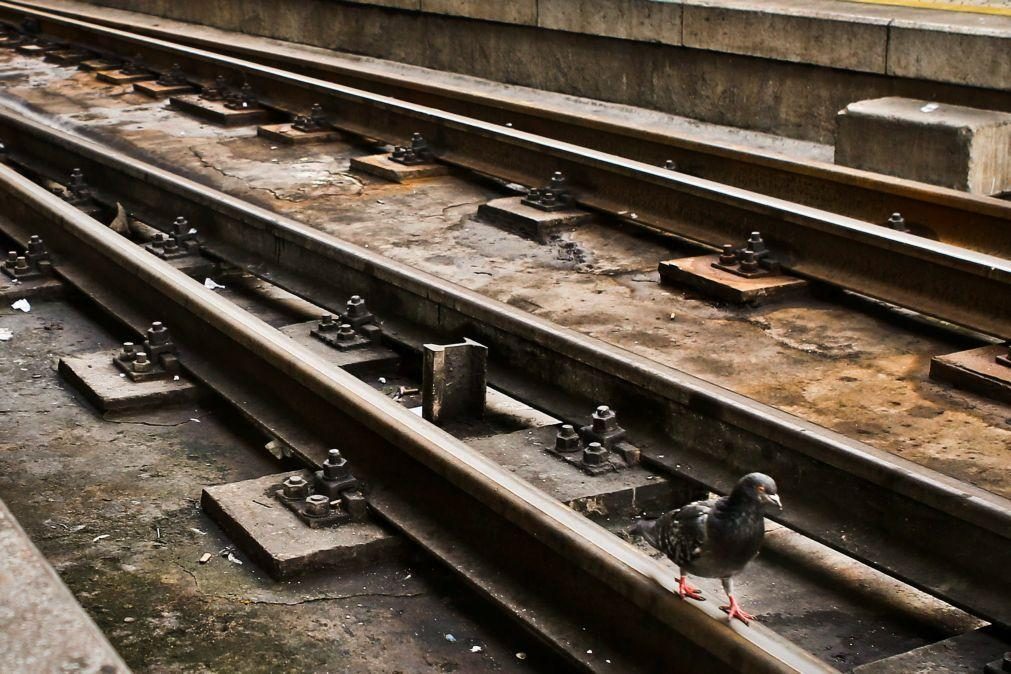 Comboios sem paragem em Algés devido a inundação no túnel de acesso à estação