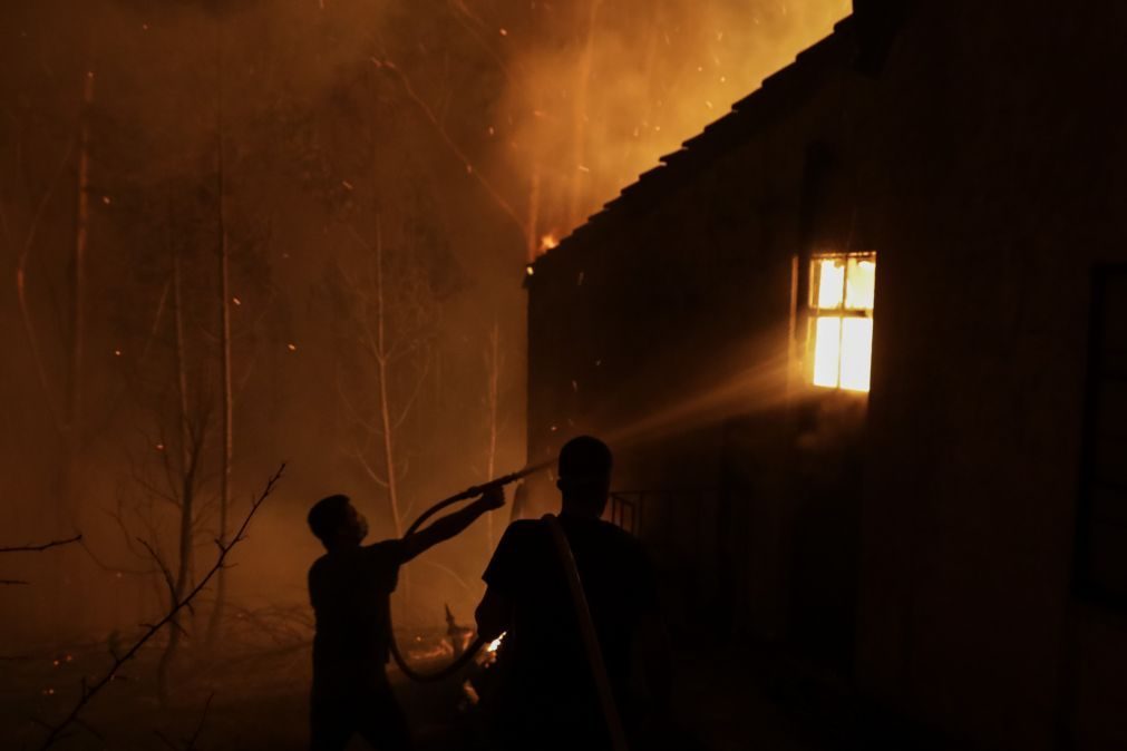 Proteção Civil ativa linha telefónica 800 246 246 para prestar informações sobre fogos