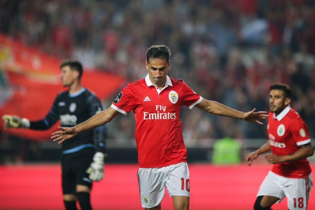 Golo de Jonas dá triunfo ao Benfica sobre o Feirense