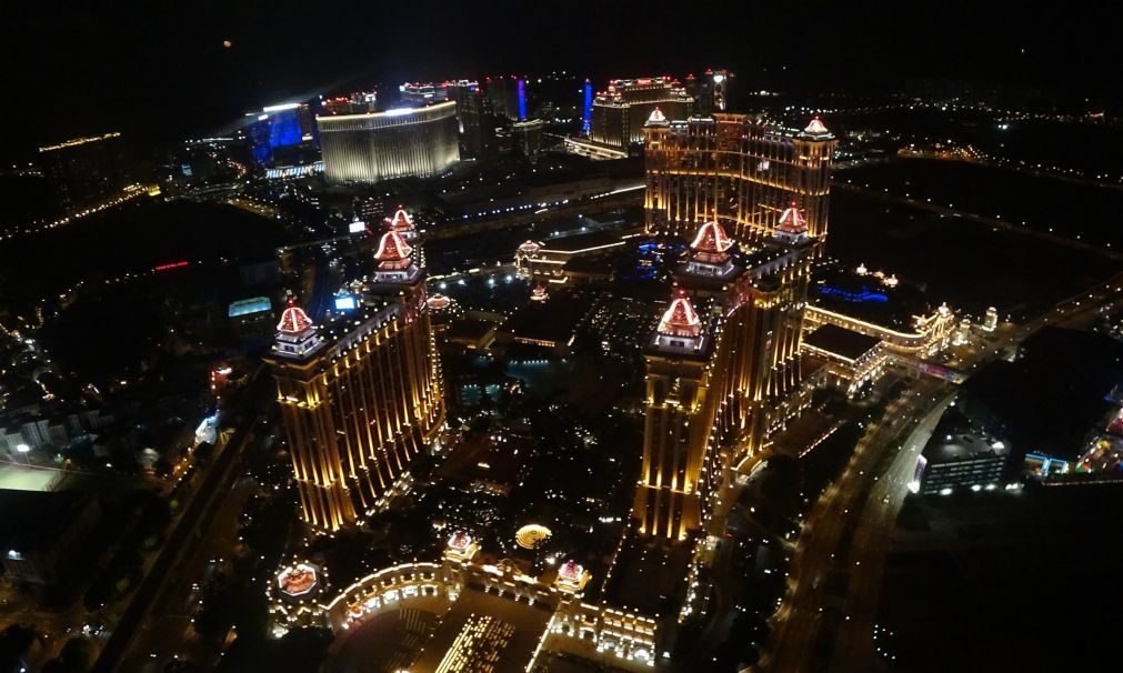 Receitas dos casinos de Macau sobem 22,1% em outubro, melhor mês desde 2014