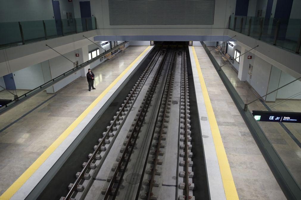 Homem que interrompeu circulação do Metro baleado e detido [vídeo]