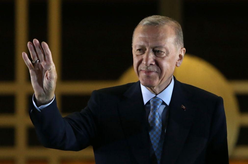 Confirmada maioria absoluta parlamentar de Erdogan na Turquia