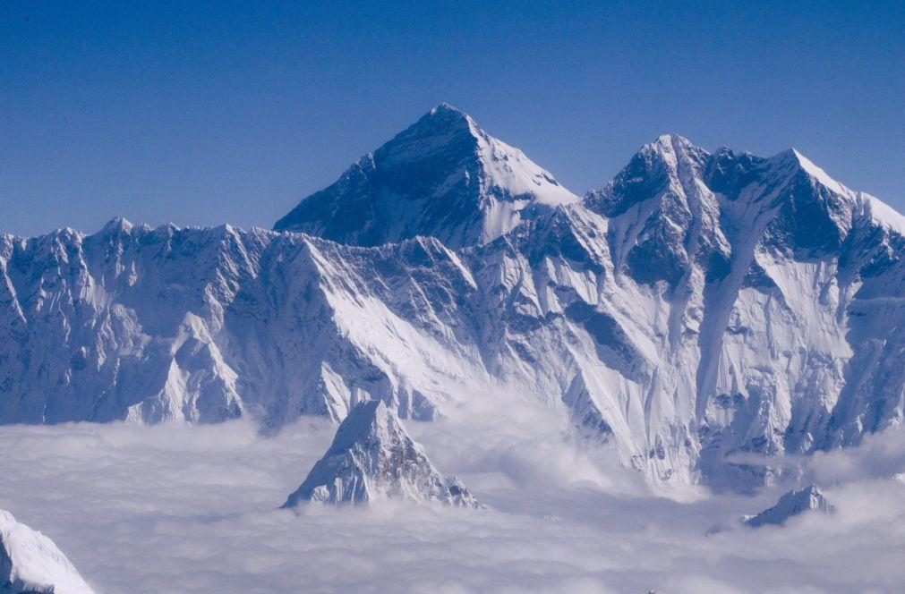 Morreram todos os ocupantes na queda do helicóptero no Nepal