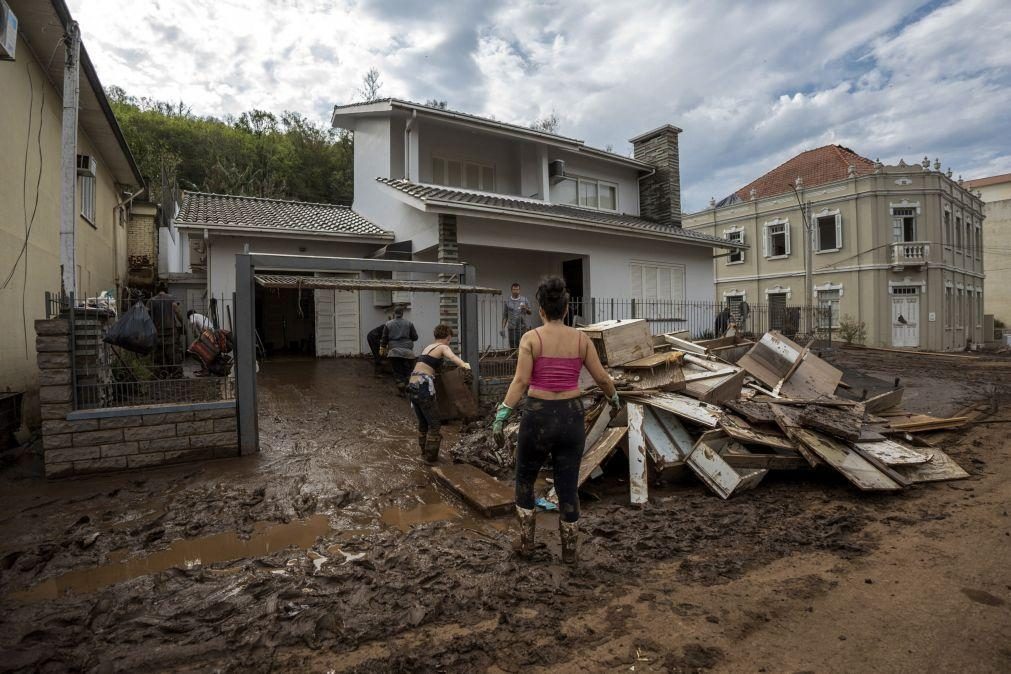 Sobe para 42 o número de mortos com passagem de ciclone no sul do Brasil