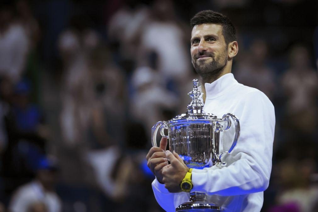 Novak Djokovic vence Daniil Medvedev em um JOGAÇO de tênis 