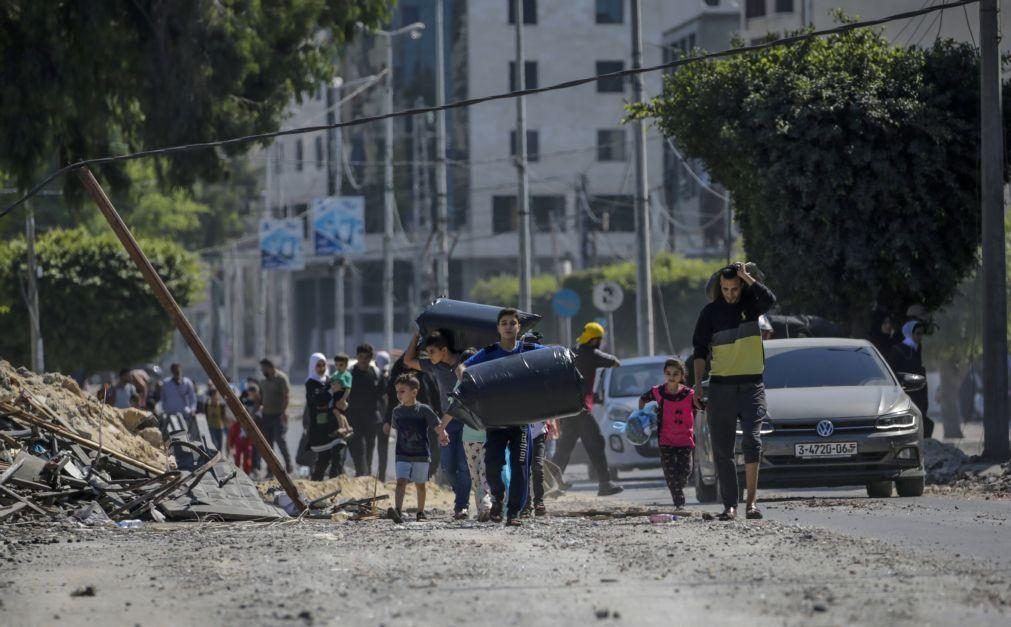 Milhares de palestinianos fogem para o sul da Faixa de Gaza