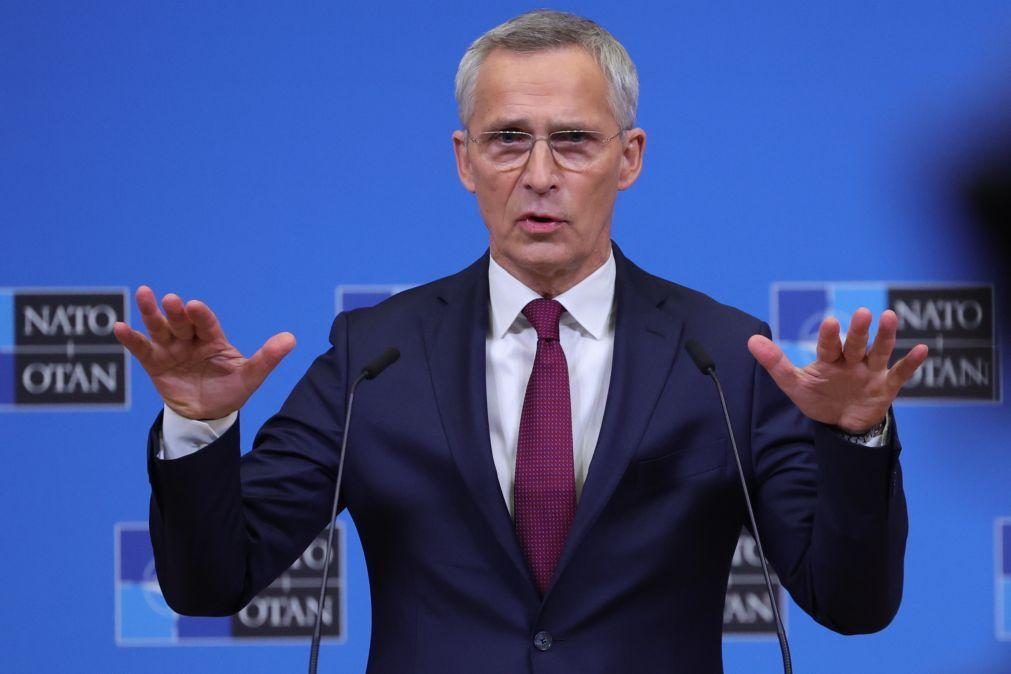 Stoltenberg garante a ministro da Defesa ucraniano apoio inquebrantável da NATO