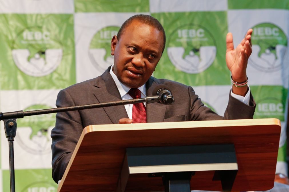 Uhuru Kenyatta presta juramento como chefe de Estado do Quénia