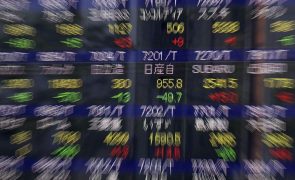Bolsa de Tóquio fecha a perder 0,69%