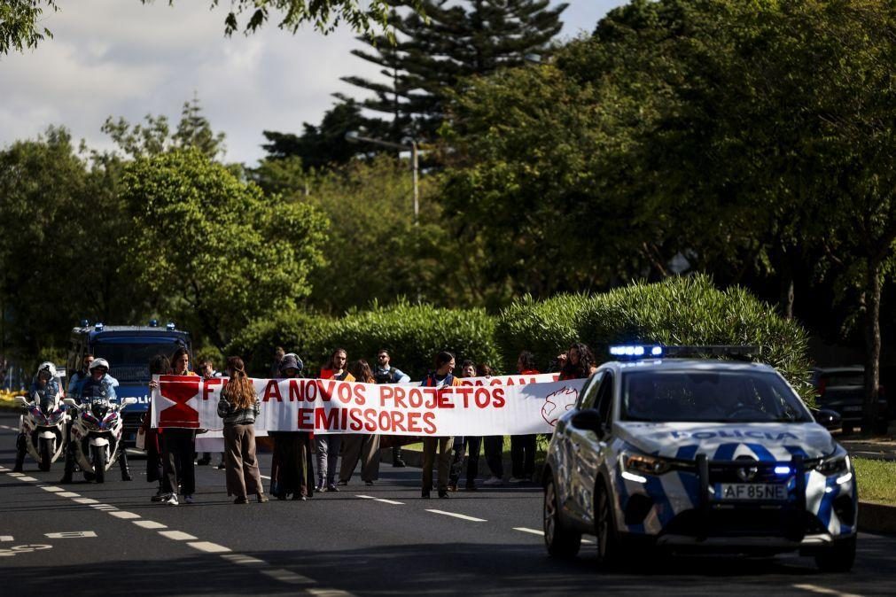 PSP acompanha acção do Climáximo que decorre sem incidentes