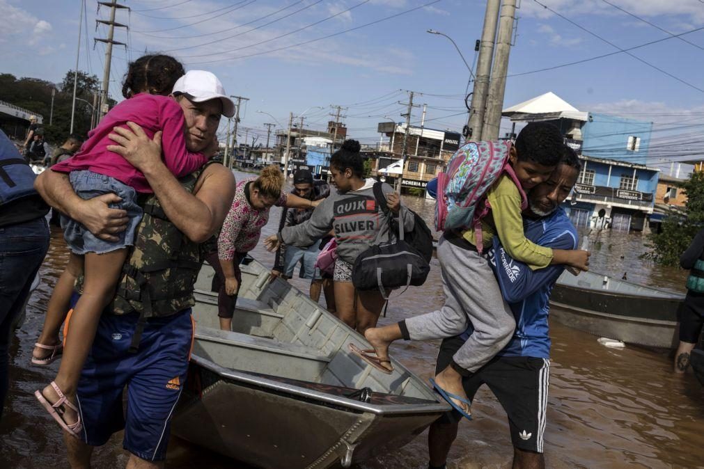 Sobe para 83 o número de mortos em inundações no sul do Brasil