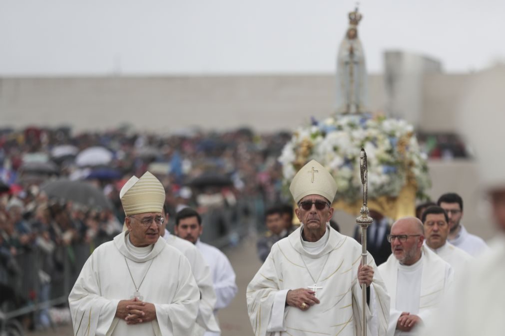 Arcebispo de Barcelona pede aos católicos em Fátima que não percam o costume de rezar