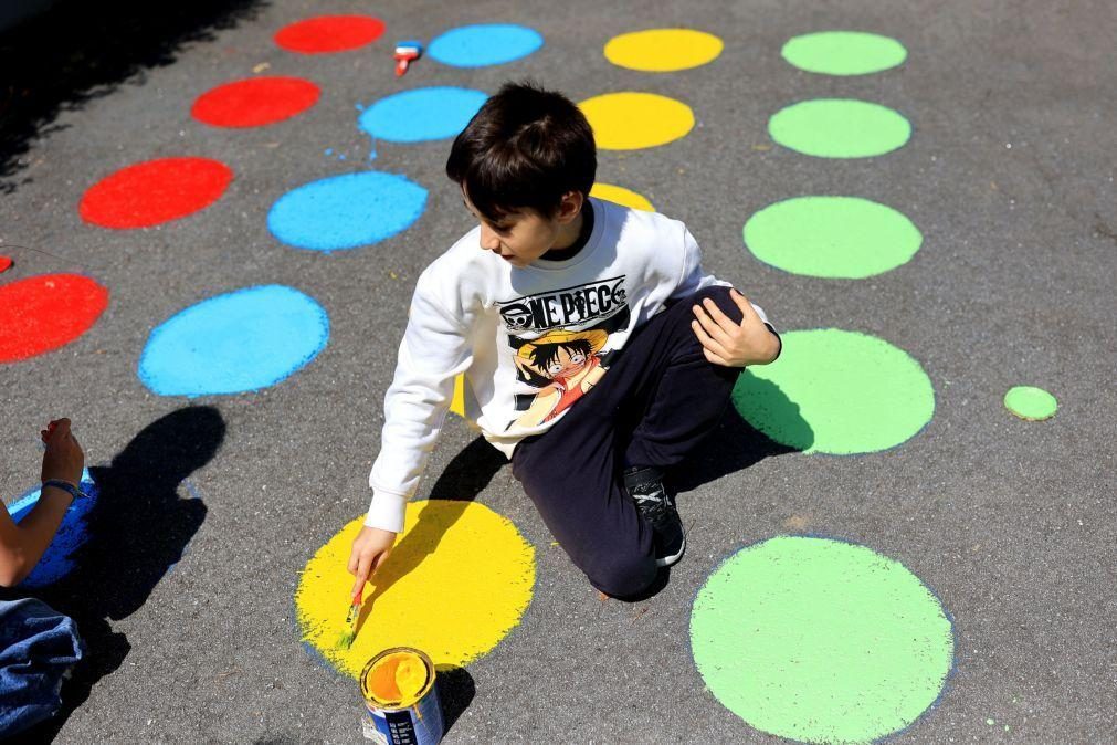 Recreio de escola de Gaia usado como tabuleiro de jogos para reduzir uso do telemóvel