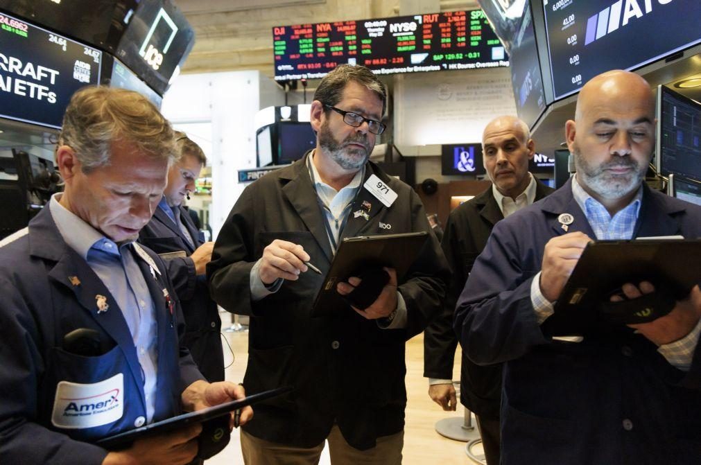 Wall Street acaba sem rumo mas com primeiro recorde do Dow além de 40 mil pontos