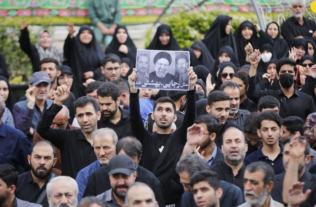 Começaram as cerimónias fúnebres do Presidente iraniano