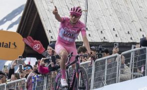 Tadej Pogacar soma quinta vitória à 16.ª etapa e é mais líder da Volta a Itália