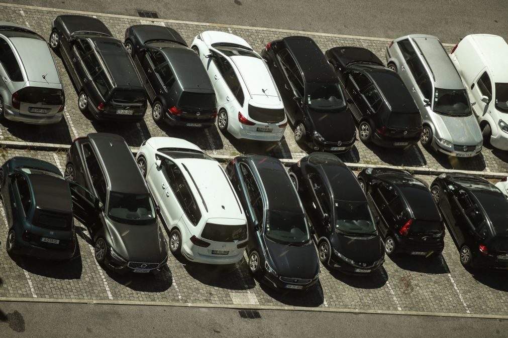 Vendas de automóveis novos na UE sobem 13,7% em abril