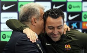 Xavi Hernández diz que deixa FC Barcelona de 