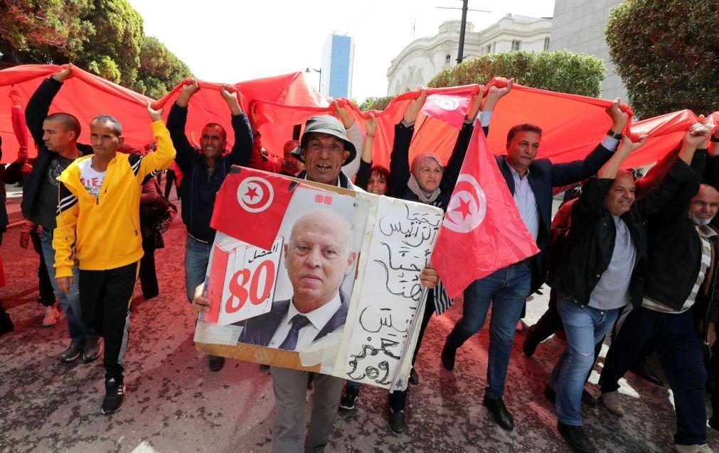 Presidente da Tunísia faz remodelação ministerial de surpresa