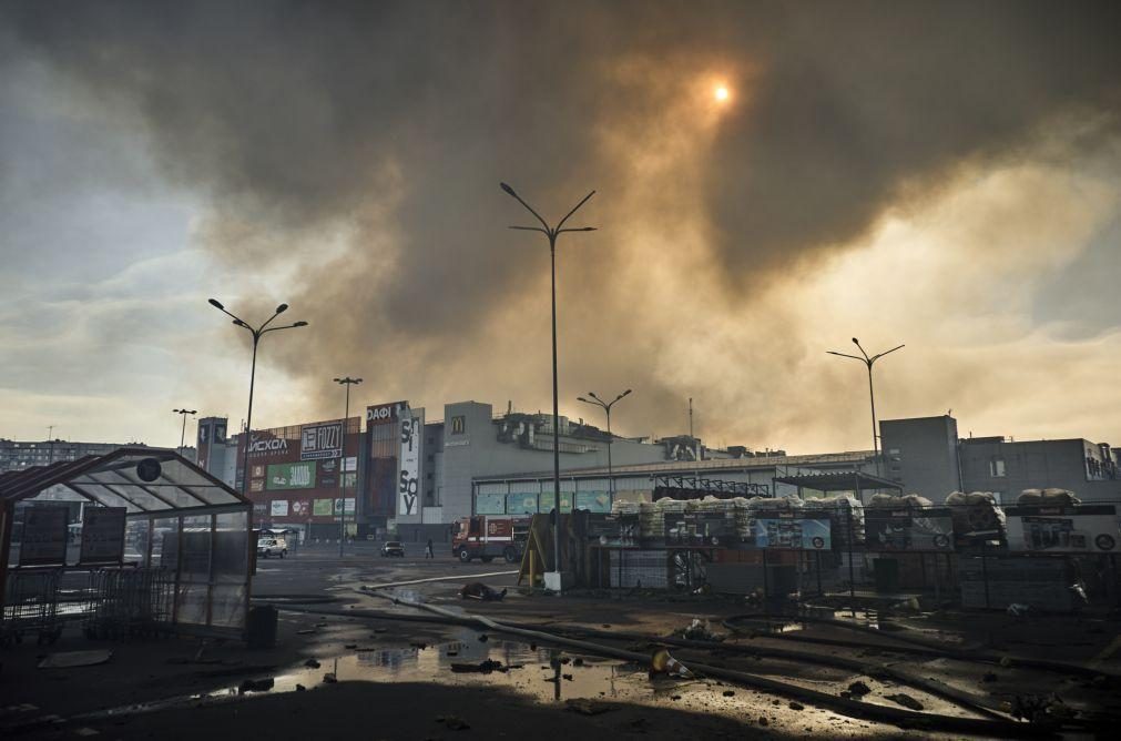 Pelo menos 16 mortos em novo balanço de ataque em Kharkiv