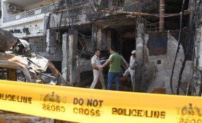 Confirmados 27 mortos em incêndio em complexo de parques infantis na Índia