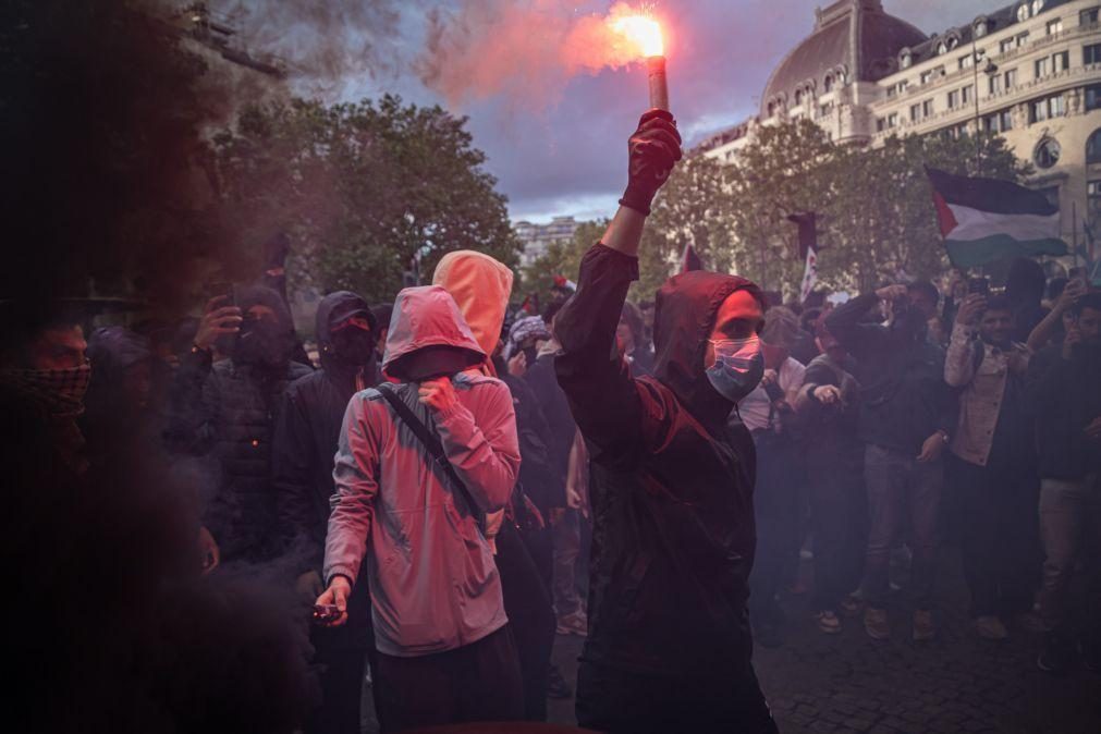 Centenas de pessoas manifestam-se em Paris contra bombardeamentos em Rafah