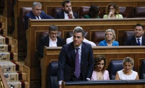 Sánchez diz que amnistia abre caminho à convivência, oposição acusa-o de 