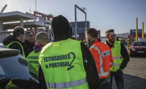 Trabalhadores dos portos marcam 10 dias de greve em junho