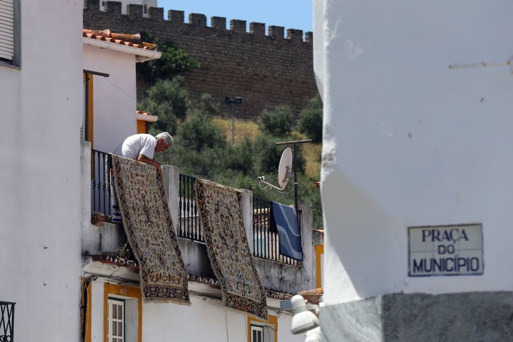 Tapetes de Arraiolos ´invadem` ruas da vila alentejana a partir de quinta-feira