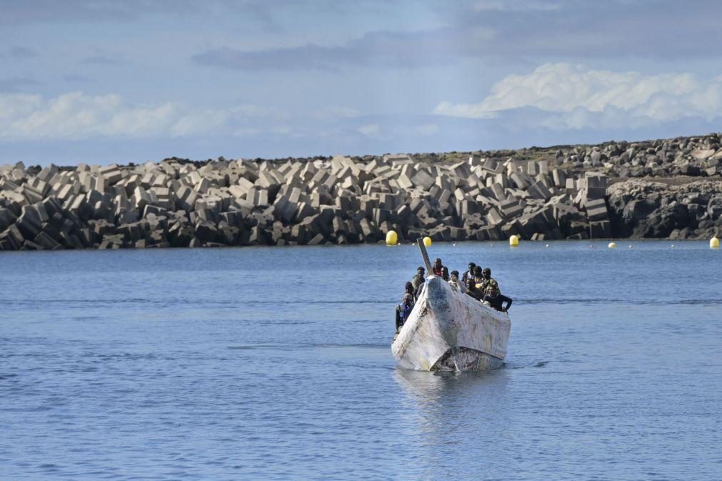 Senegal interceta caiaque com 219 migrantes a bordo incluindo 25 menores