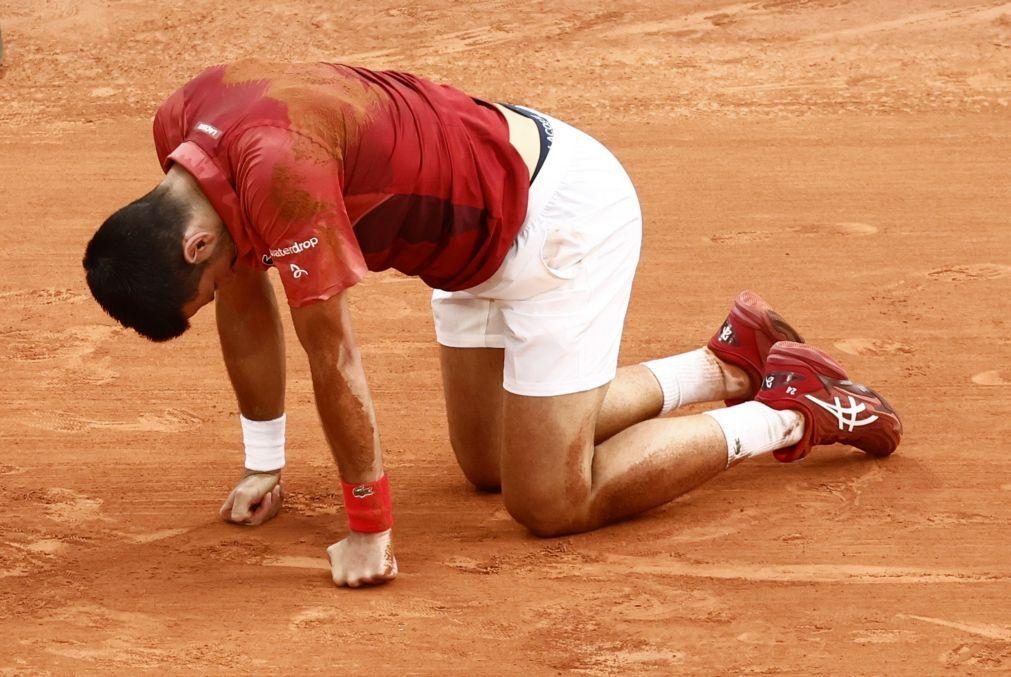 Roland Garros: Campeão Djokovic desiste e 'promove' Sinner a número um mundial