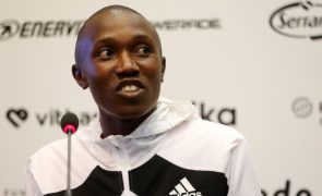 Recordista mundial dos 10.000 metros estrada Rhonex Kipruto suspenso por doping
