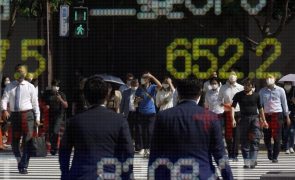 Bolsa de Tóquio abre a ganhar 1,02%