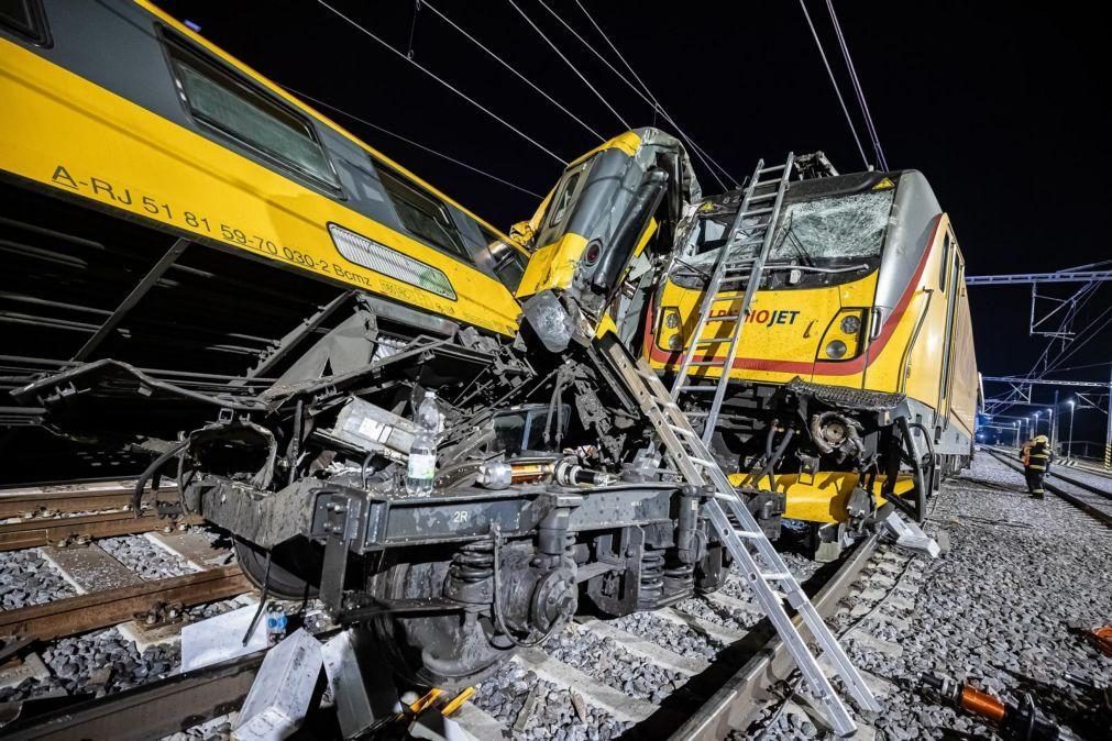 Quatro mortos e dezenas de feridos em colisão ferroviária na República Checa